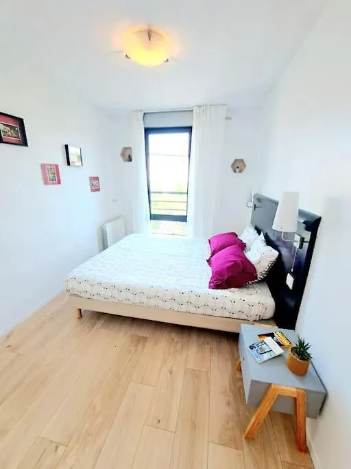 Le Valmy: Appartement Lumineux Au Pied Du Metro Lyon Frankrijk