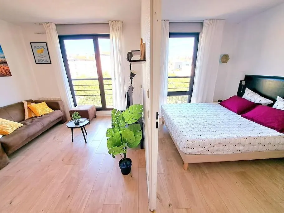 Le Valmy: Appartement Lumineux Au Pied Du Metro Lyon France