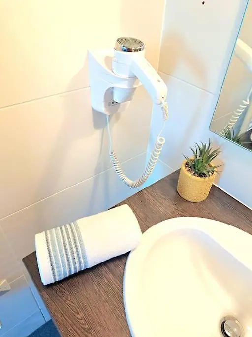 Le Valmy: Appartement Lumineux Au Pied Du Metro Lyon