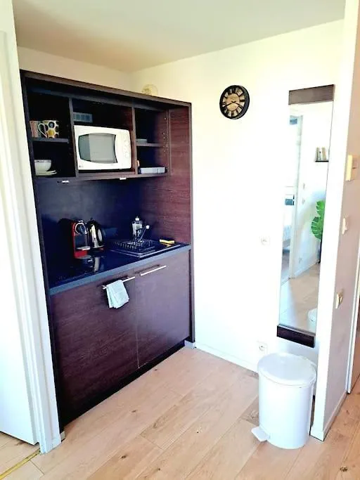 Le Valmy: Appartement Lumineux Au Pied Du Metro Lyon