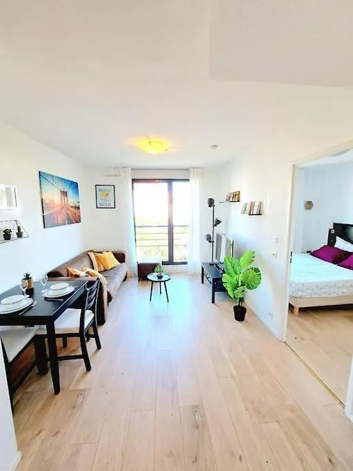 Le Valmy: Appartement Lumineux Au Pied Du Metro Lyon 0*,