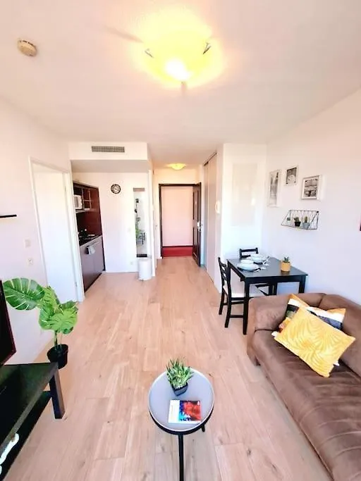 Le Valmy: Appartement Lumineux Au Pied Du Metro Lyon
