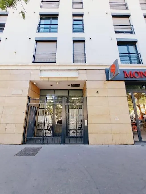 Le Valmy: Appartement Lumineux Au Pied Du Metro Lyon